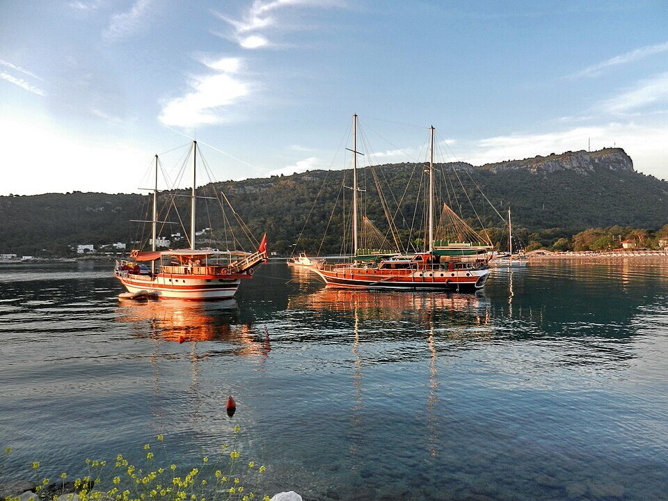 Kemer bays by boat